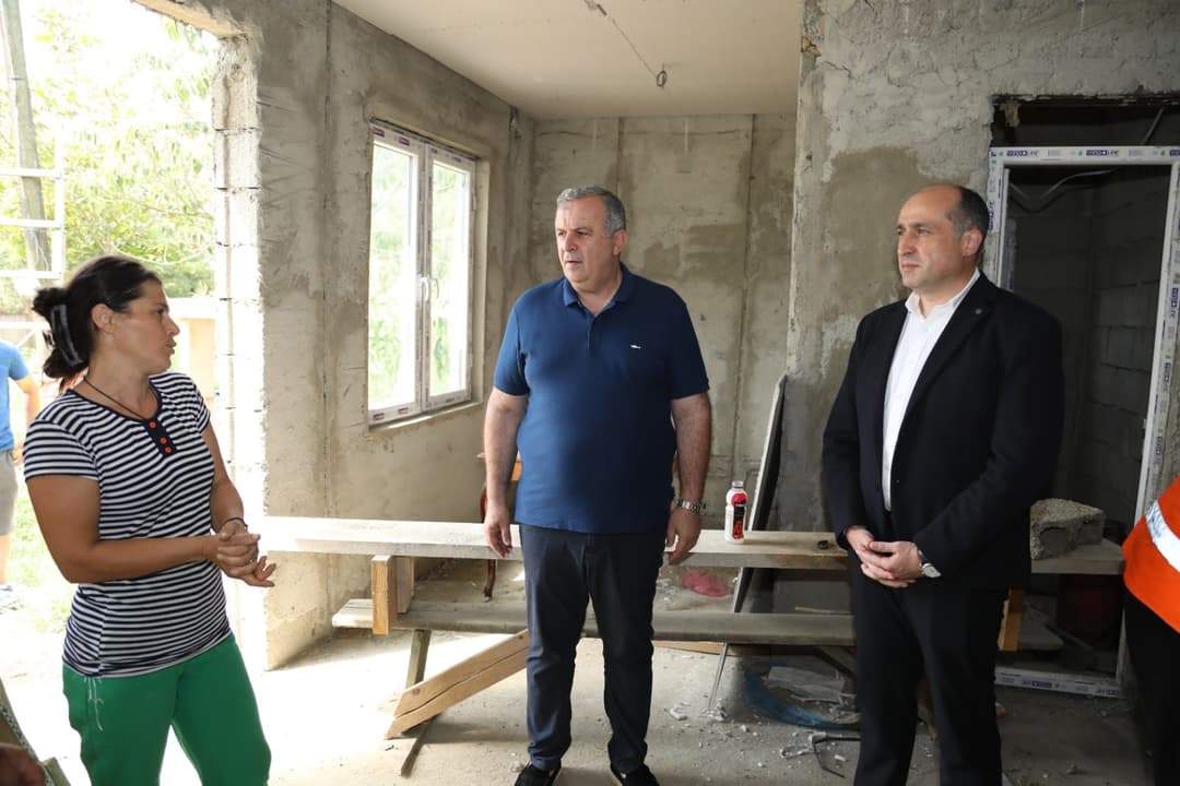 წყალტუბოში სოციალურად დაუცველი ოჯახებისთვის საცხოვრებელი სახლების მშენებლობა გრძელდება