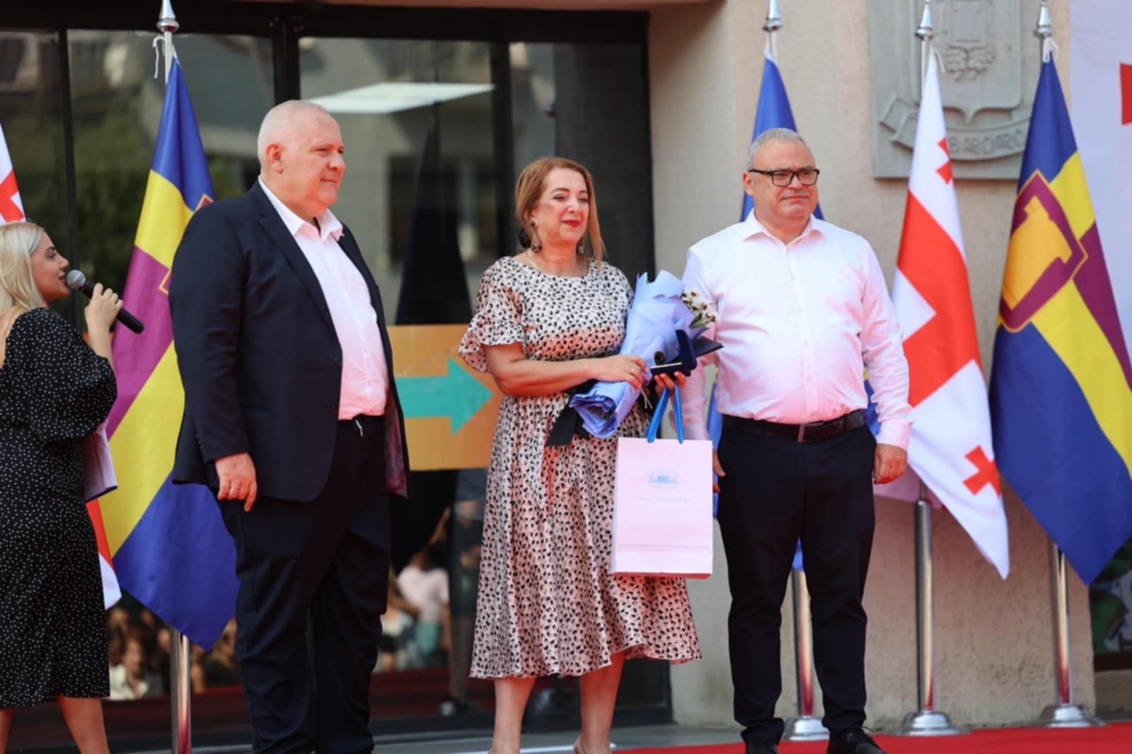 Frontnews image description