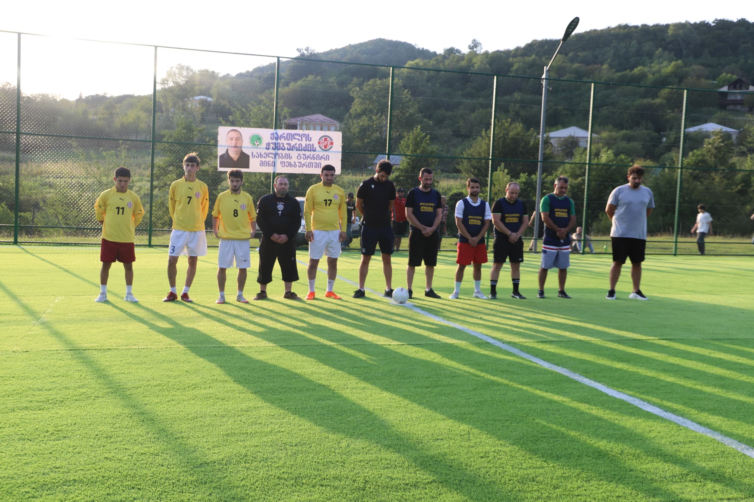 <p style="text-align: justify">თერჯოლის მუნიციპალიტეტის სოფელ სათემოში ახალი მინი მოედანი გაიხსნა, სადაც მინი ფეხბურთში ქართლოს ჭუმბურიძის სახელობის მე-11 ტურნირი დაიწყო.</p><p style="text-align: justify">ტრადიციულ ტურნირზე, ქართლოს ჭუმბურიძის თასის დასაუფლებლად წელს 10 გუნდი იბრძოლებს. ტურნირის ფინალი 9 სექტემბერს გაიმართება.&nbsp;</p><p style="text-align: justify">მუნიციპალიტეტის მერიის ინფორმაციით, ბარდუბნის ადმინისტრაციულ ერთეულში შემავალი სოფლის მოსახლეობას, ახალი მინი მოედნის დაპირება მუნიციპალიტეტის მერმა მანუჩარ რობაქიძემ გასულ წელს, ტურნირის ფინალზე მისცა. პროექტი ადგილობრივი ბიუჯეტიდან გამოყოფილი &nbsp;თანხით დაფინანსდა, მისი ღირებულება 137550 ლარია. პროექტის ფარგლებში დამონტაჟდა 100 სკამი. სარეაბილიტაციო სამუშაოები შეასრულა შპს "უნივერსალ ჯორჯიამ".</p>