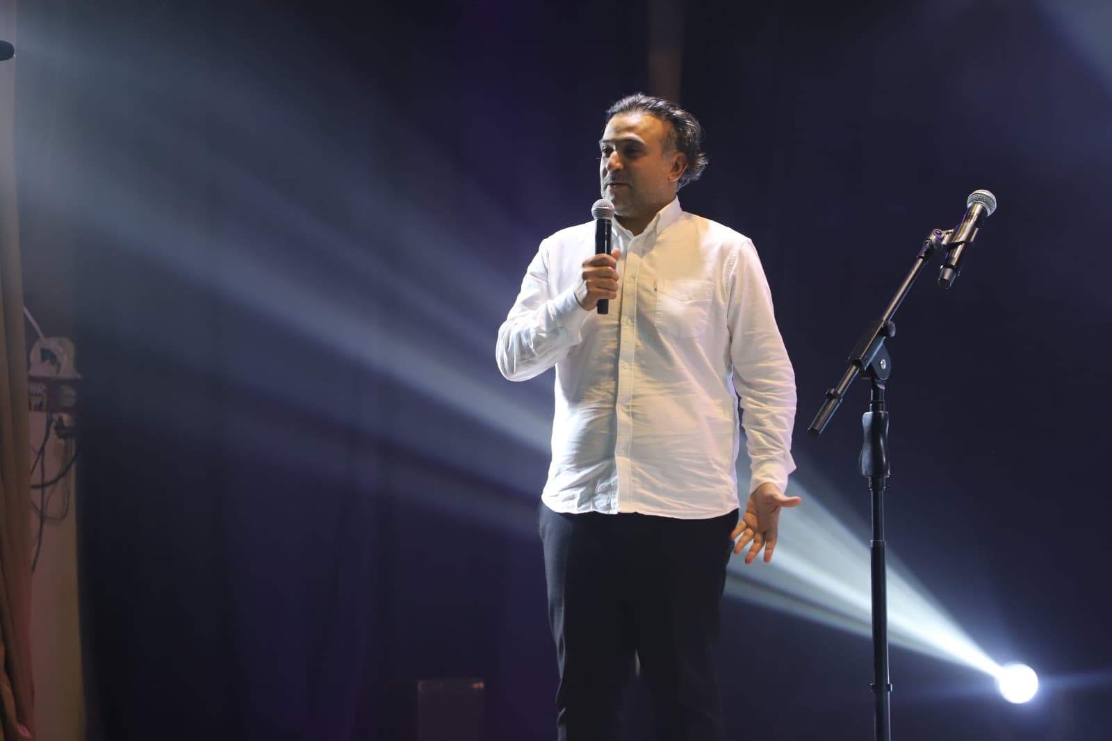 <p style="text-align: justify">27 აგვისტოს, თერჯოლაში, "მუსიკალური ზაფხული 2025“-ის კონცერტების სერიის ფარგლებში კიდევ ერთი ღონისძიება მოეწყო.</p><p style="text-align: justify">მასში მონაწილეობდნენ მუსიკალური შემსრულებლები: დათუნა სირბილაძე,ელენე ფოჩხუა, ნინუცა ბედიაშვილი, მერაბ ვარდოსანიძე და სოფო პაპუაშვილი. საღამო ნიკოლოზ წულუკიძეს მიჰყავდა.</p><p style="text-align: justify">ღონისძიებას, რომელიც თერჯოლის კულტურის სახლის დარბაზში ჩატარდა, ადგილობრივებთან ერთად, მუნიციპალიტეტის მერი მანუჩარ რობაქიძე დაესწრო.</p><p style="text-align: justify">კონცერტი საქართველოს კულტურის სამინისტროს მხარდაჭერით ჩატარდა.</p>