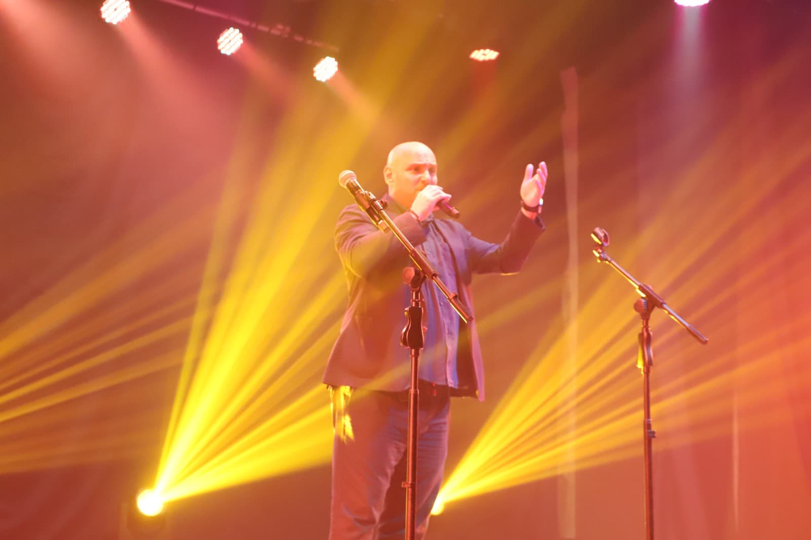 <p style="text-align: justify">27 აგვისტოს, თერჯოლაში, "მუსიკალური ზაფხული 2025“-ის კონცერტების სერიის ფარგლებში კიდევ ერთი ღონისძიება მოეწყო.</p><p style="text-align: justify">მასში მონაწილეობდნენ მუსიკალური შემსრულებლები: დათუნა სირბილაძე,ელენე ფოჩხუა, ნინუცა ბედიაშვილი, მერაბ ვარდოსანიძე და სოფო პაპუაშვილი. საღამო ნიკოლოზ წულუკიძეს მიჰყავდა.</p><p style="text-align: justify">ღონისძიებას, რომელიც თერჯოლის კულტურის სახლის დარბაზში ჩატარდა, ადგილობრივებთან ერთად, მუნიციპალიტეტის მერი მანუჩარ რობაქიძე დაესწრო.</p><p style="text-align: justify">კონცერტი საქართველოს კულტურის სამინისტროს მხარდაჭერით ჩატარდა.</p>