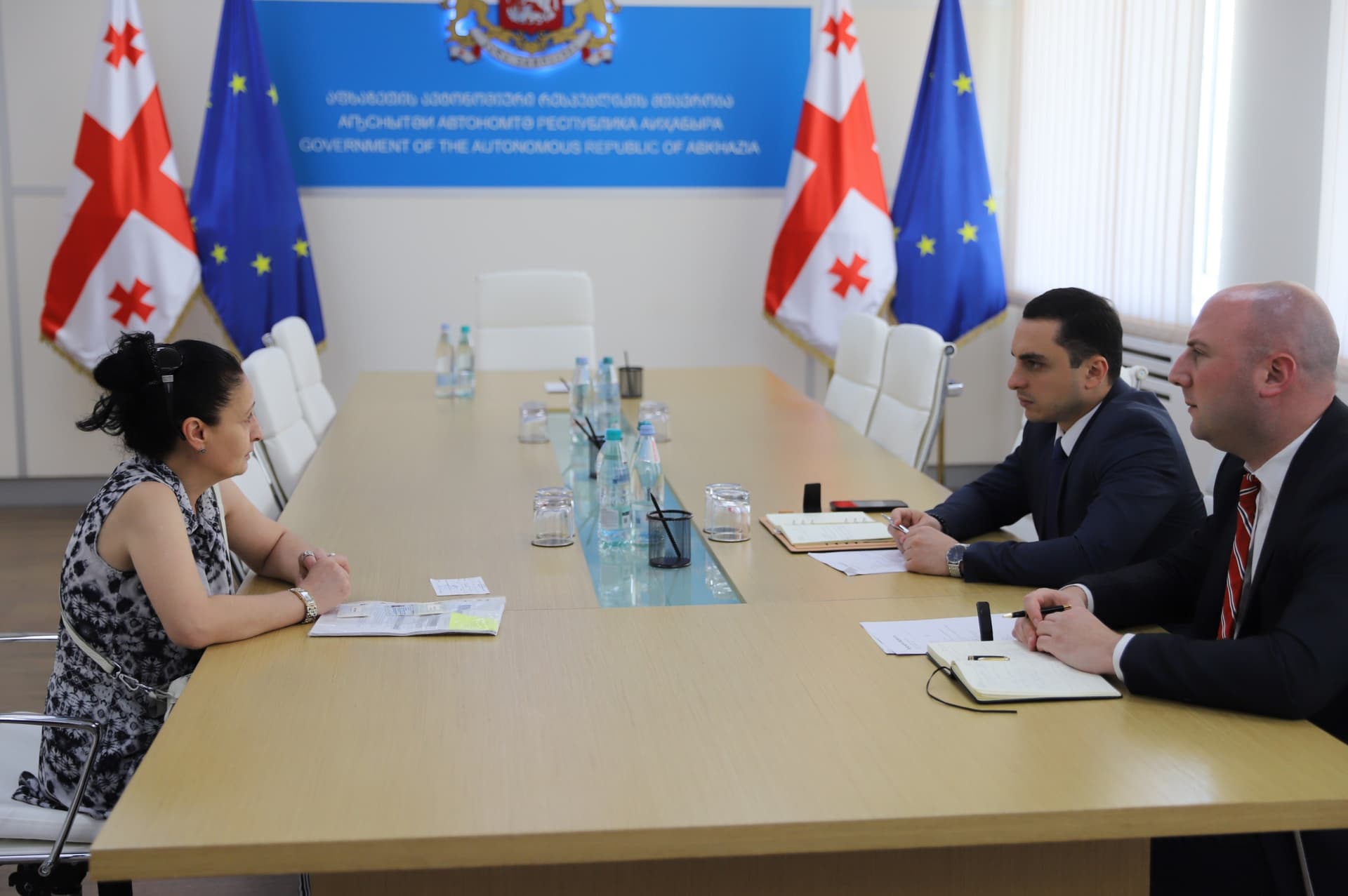 Frontnews image description