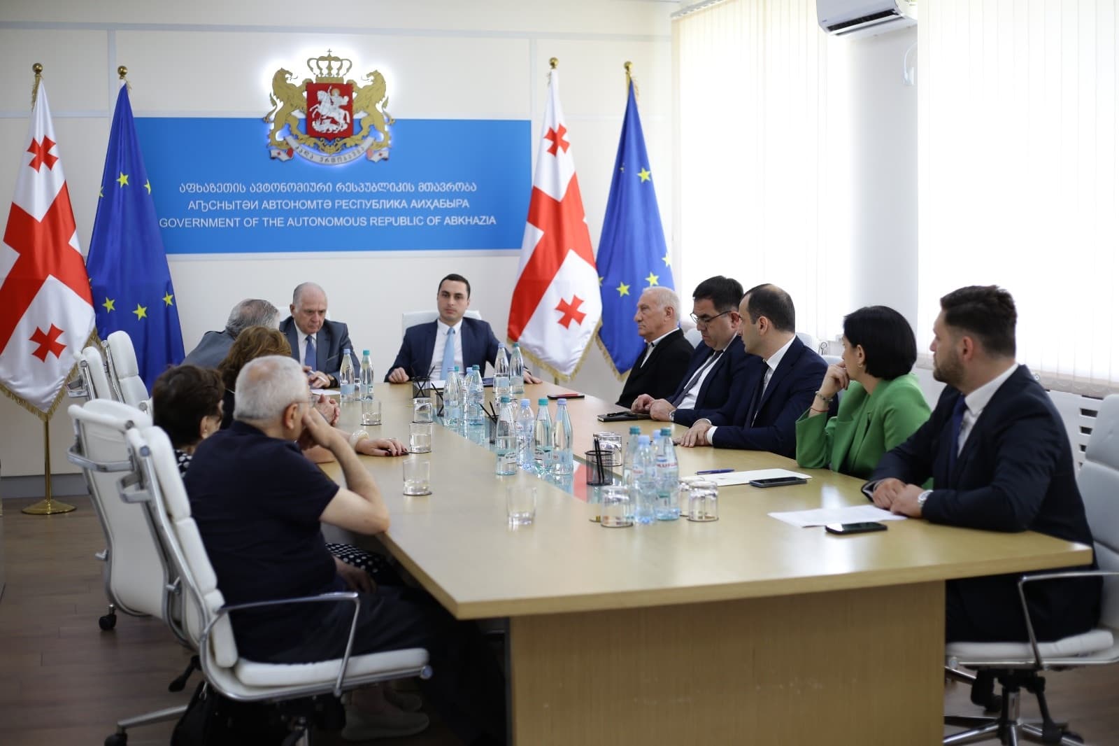 Frontnews image description