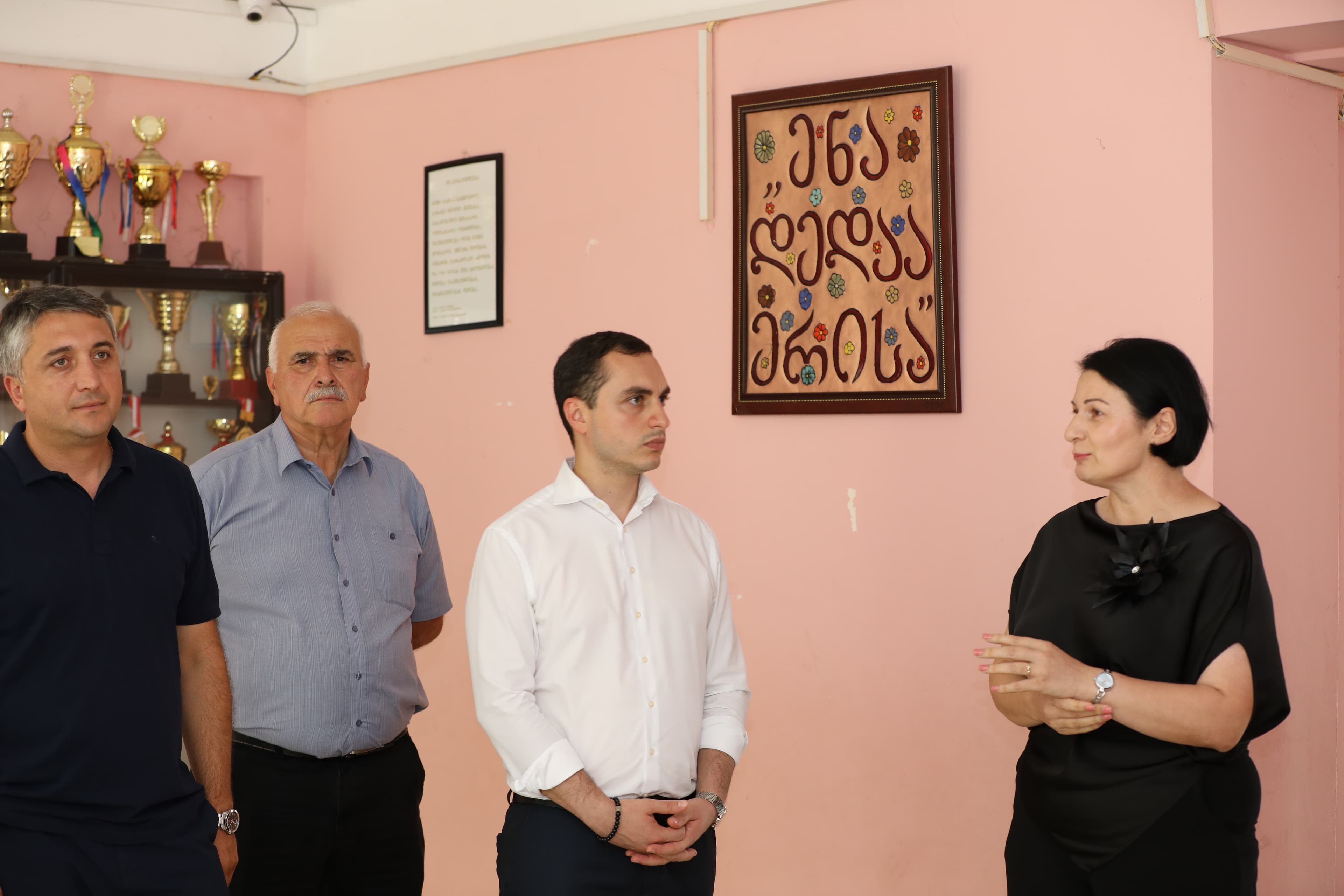 Frontnews image description