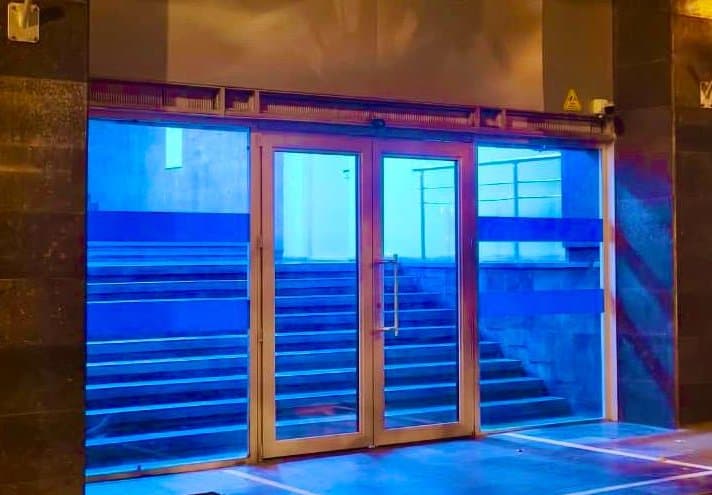 2008 წლის აგვისტოს ომში დაღუპულთა ხსოვნის პატივსაცემად აფხაზეთის ავტონომიური რესპუბლიკის მთავრობის შენობაზე სახელმწიფო დროშები დაშვებულია