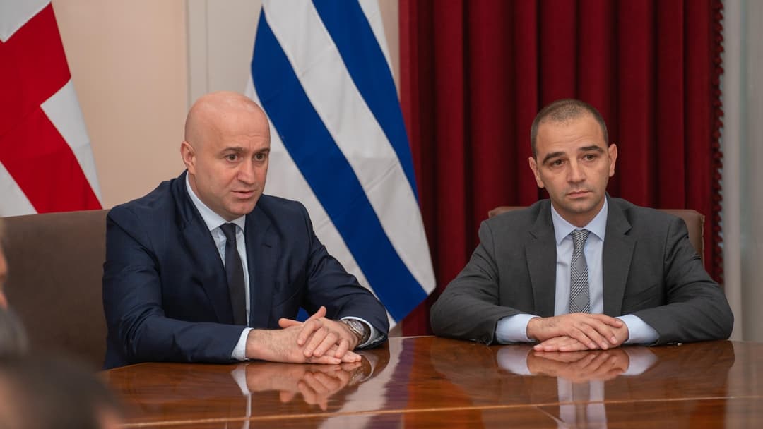 სულხან თამაზაშვილმა ბათუმის მერის მოვალეობის შემსრულებლად თანამშრომლებს გიორგი ცინცაძე წარუდგინა