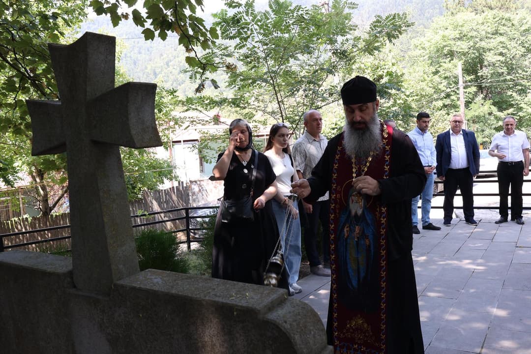 ბორჯომში 2008 წლის 8 აგვისტოს რუსეთ-საქართველოს ომში დაღუპულთა ხსოვნას პატივი მიაგეს