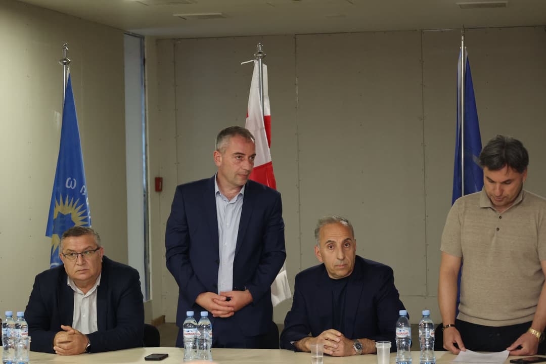"ქართული ოცნების" ბორჯომის მერობის კანდიდატმა რაიონულ ორგანიზაციაში პარტიის აქტივთან შეხვედრა გამართა