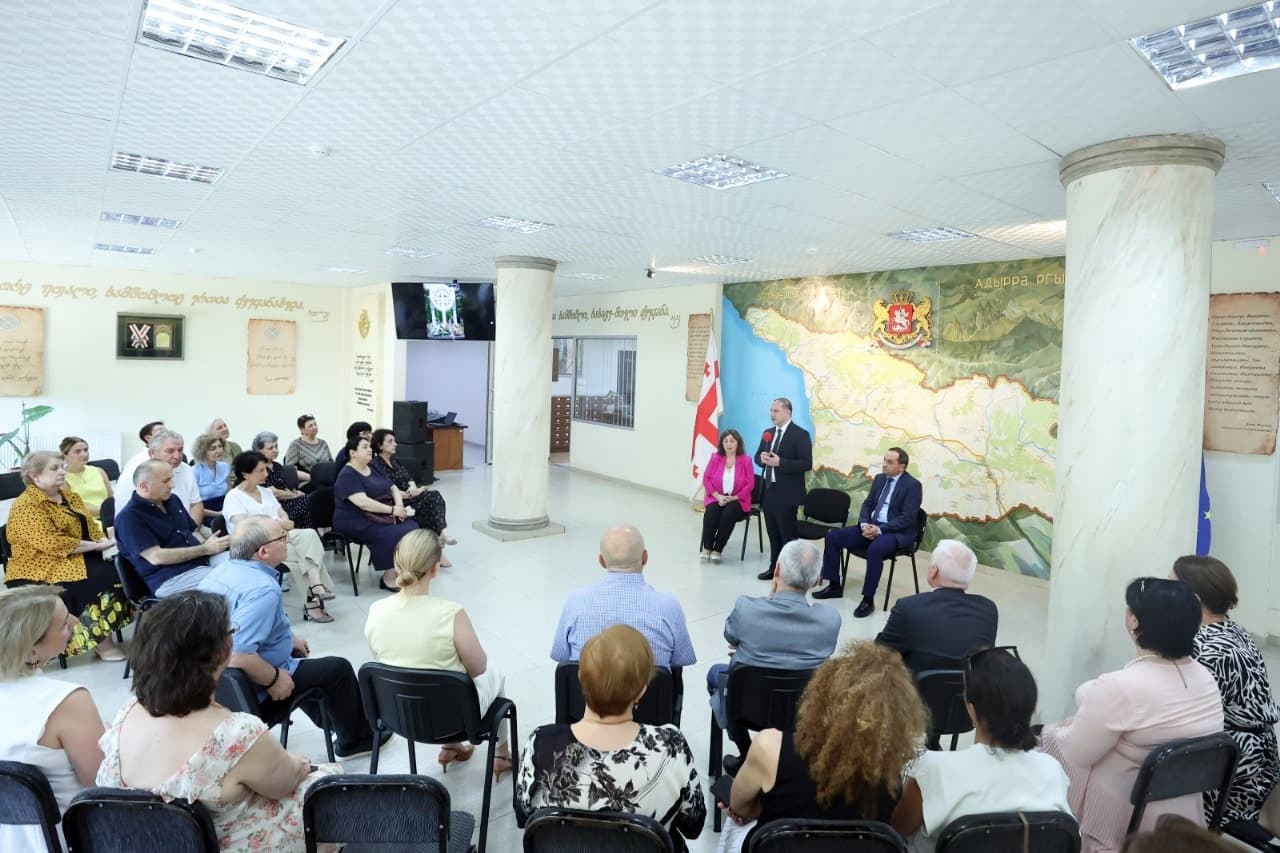 Frontnews image description