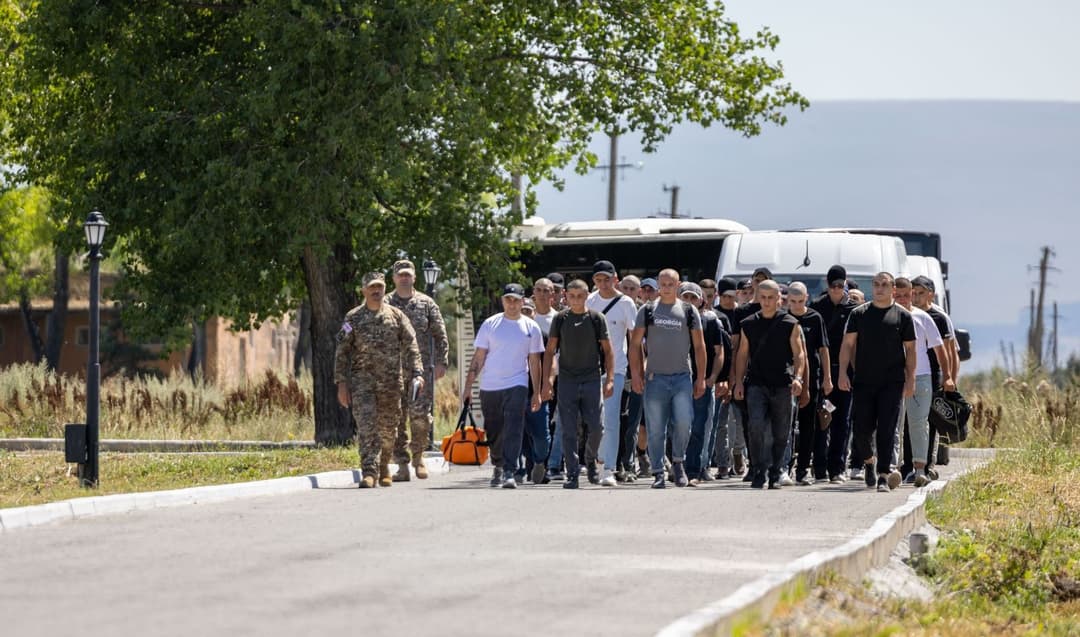 8 თვის ვადით გაწვეულმა და ნებაყოფლობით დარეგისტრირებულმა პირებმა საწყისი საბრძოლო მომზადების კურსი დაიწყეს
