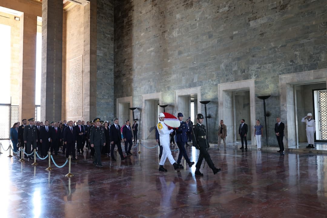 მიხეილ ყაველაშვილმა მუსტაფა ქემალ ათათურქის საფლავი გვირგვინით შეამკო