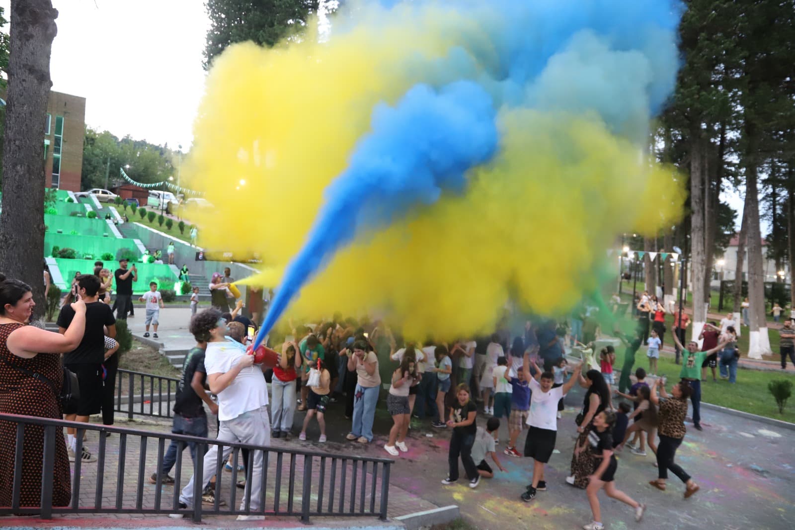 Frontnews image description