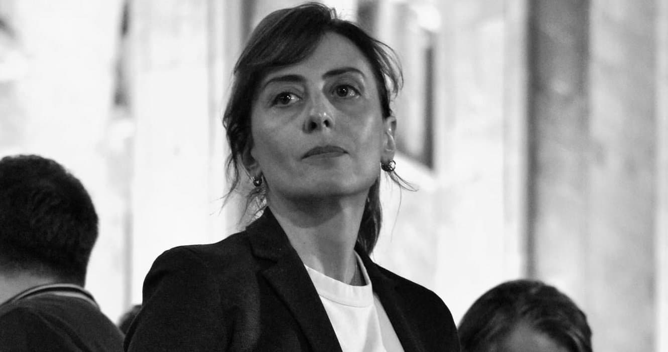 Dekanoidze criticised pre-election billboards in Georgian cities that feature images of destroyed buildings in Ukraine alongside the slogan “No to war, choose peace”