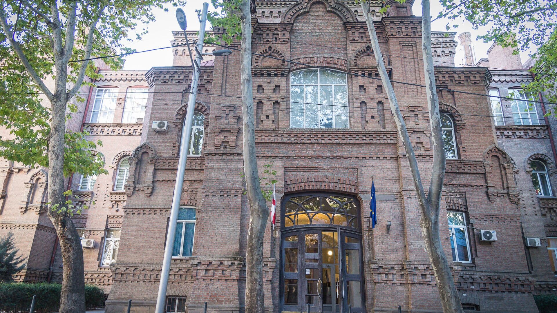 Frontnews image description