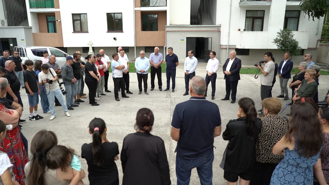Autonomous Abkhazia’s government chief meets displaced families in western Georgia 
