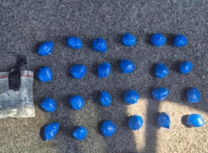 თბილისში ნარკოდანაშაულის ბრალდებით 4 პირი დააკავეს