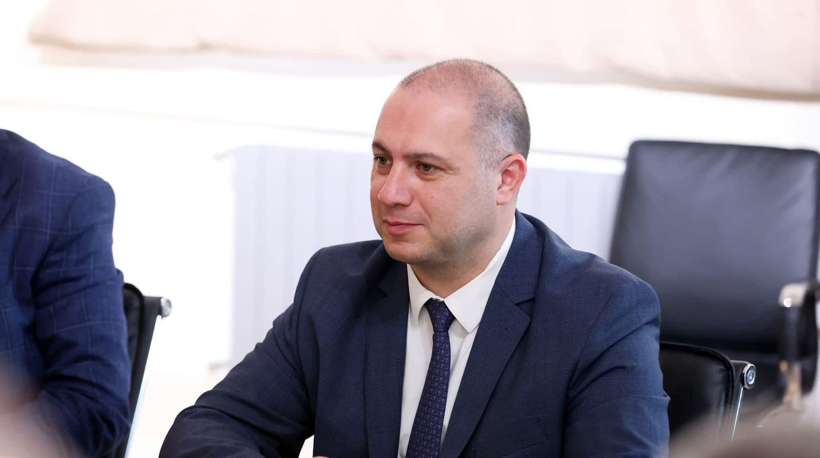 Frontnews image description