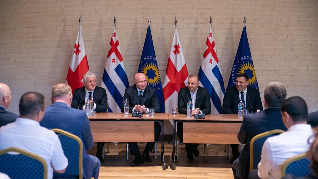 "ქართული ოცნების“ აჭარის რეგიონული ორგანიზაციის ხელმძღვანელმა სულხან თამაზაშვილმა ქობულეთის მერობის კანდიდატი ადგილობრივ მხარდამჭერებს წარუდგინა