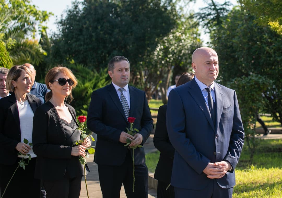 სულხან თამაზაშვილმა შინდისის ბრძოლაში დაღუპულ გმირებს პატივი მიაგო