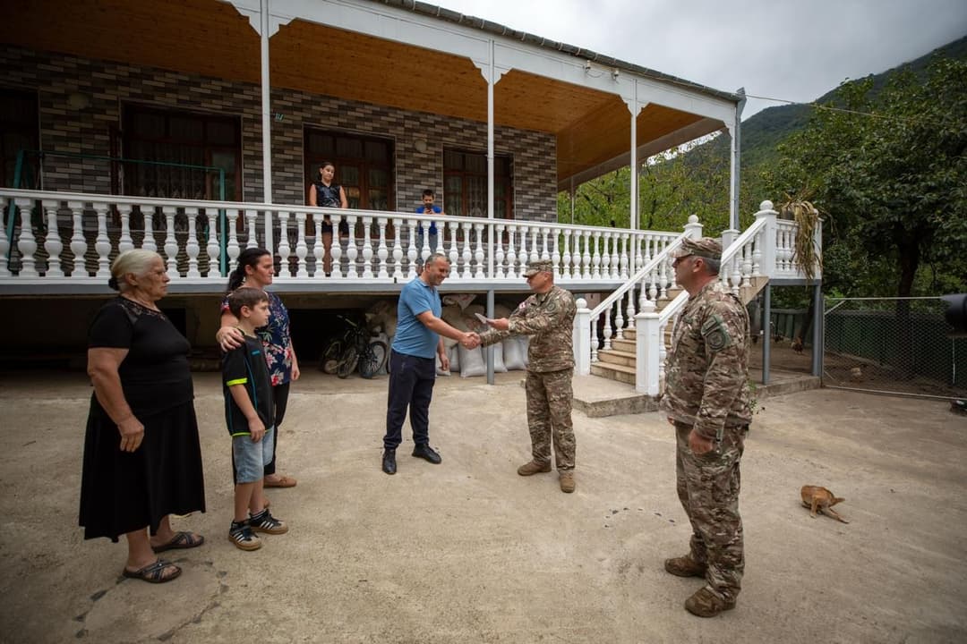 წვევამდელთა ეროვნულ სამხედრო სამსახურში საკუთარი ნებით დარეგისტრირებული წვევამდელების მშობლებმა მადლობის წერილები მიიღეს