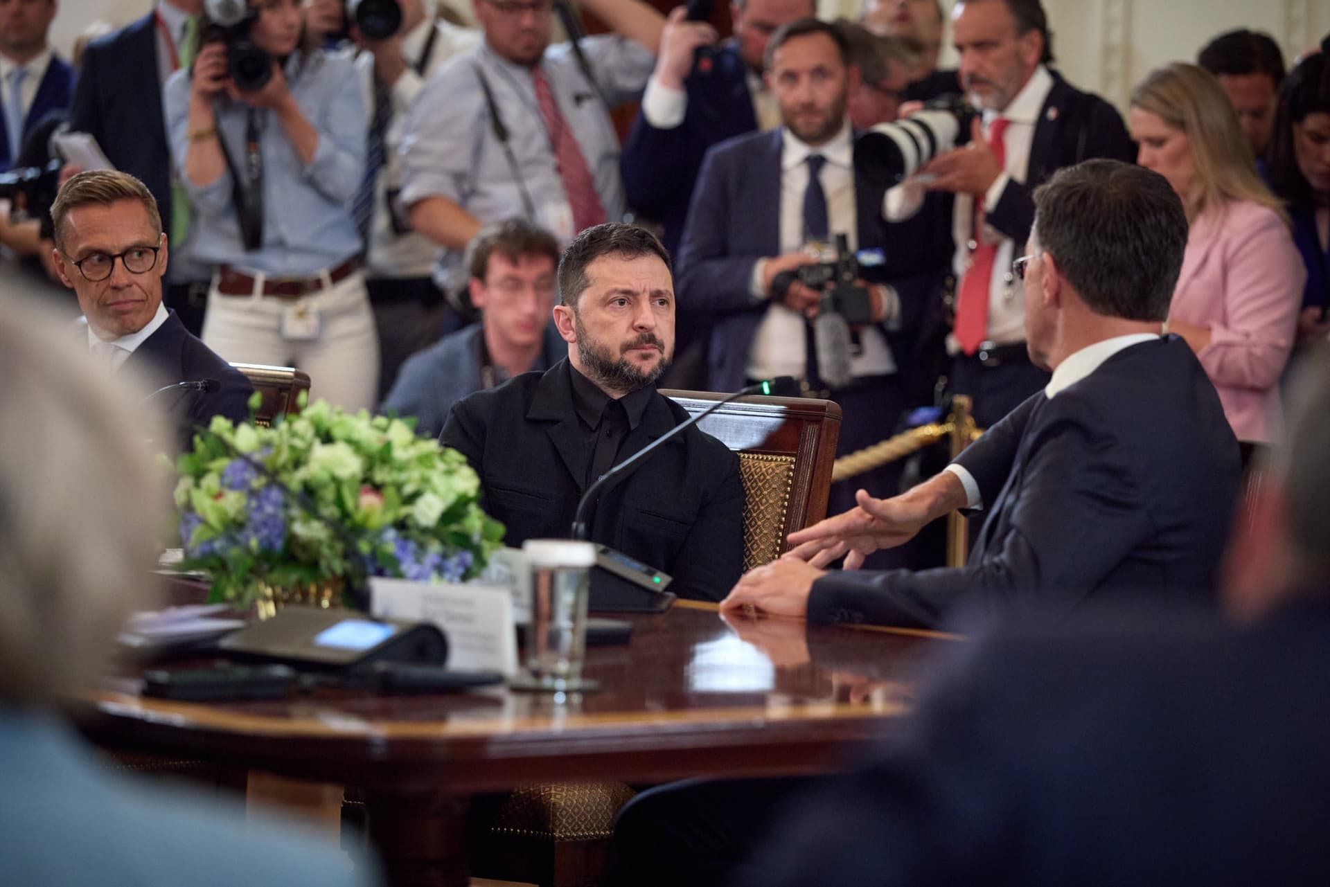 Frontnews image description