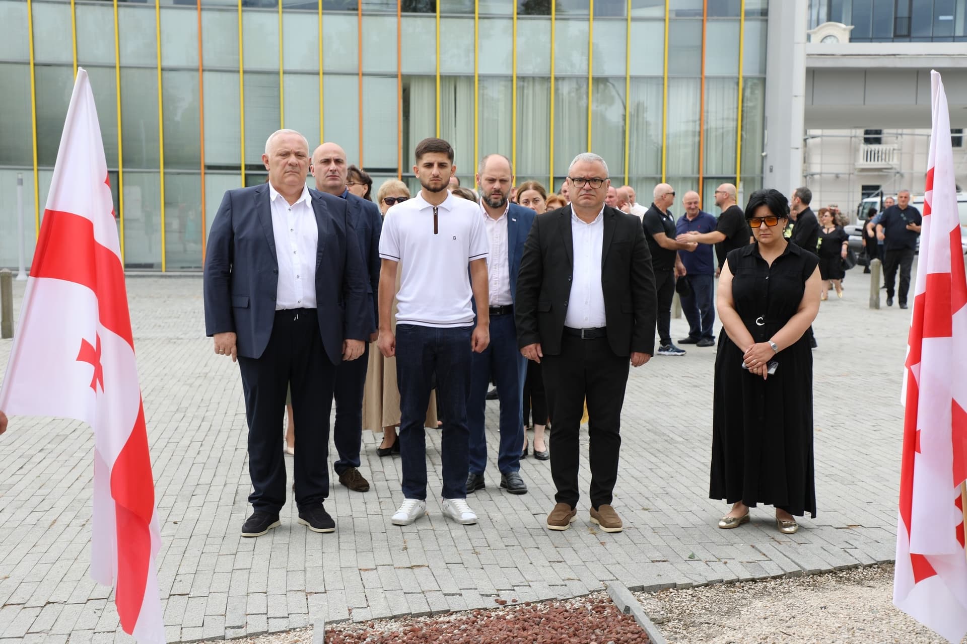 Frontnews image description