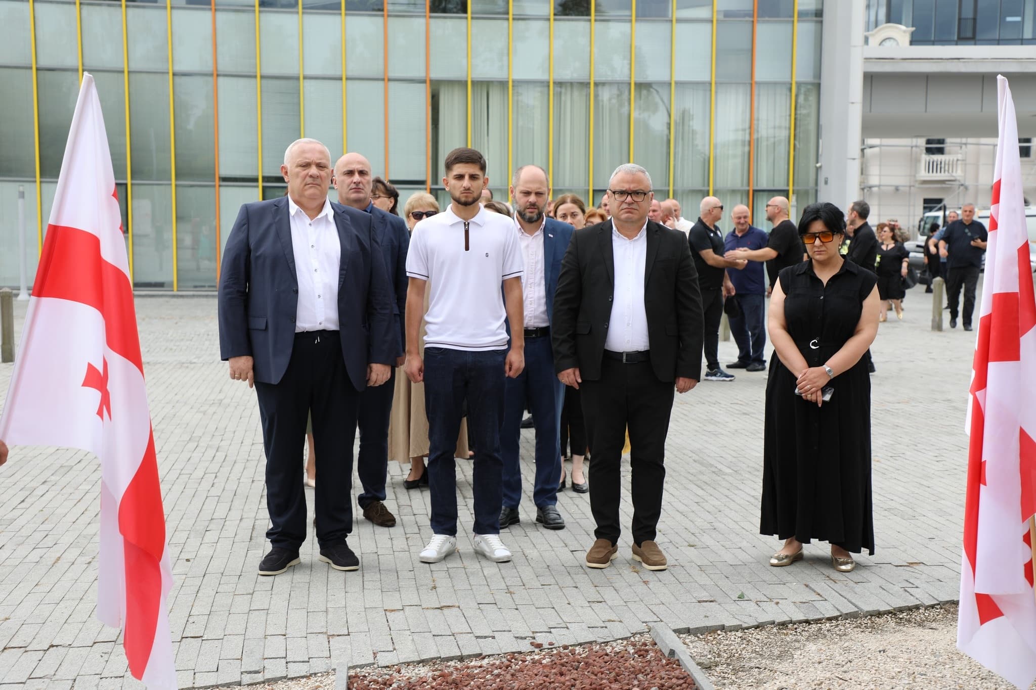 Frontnews image description