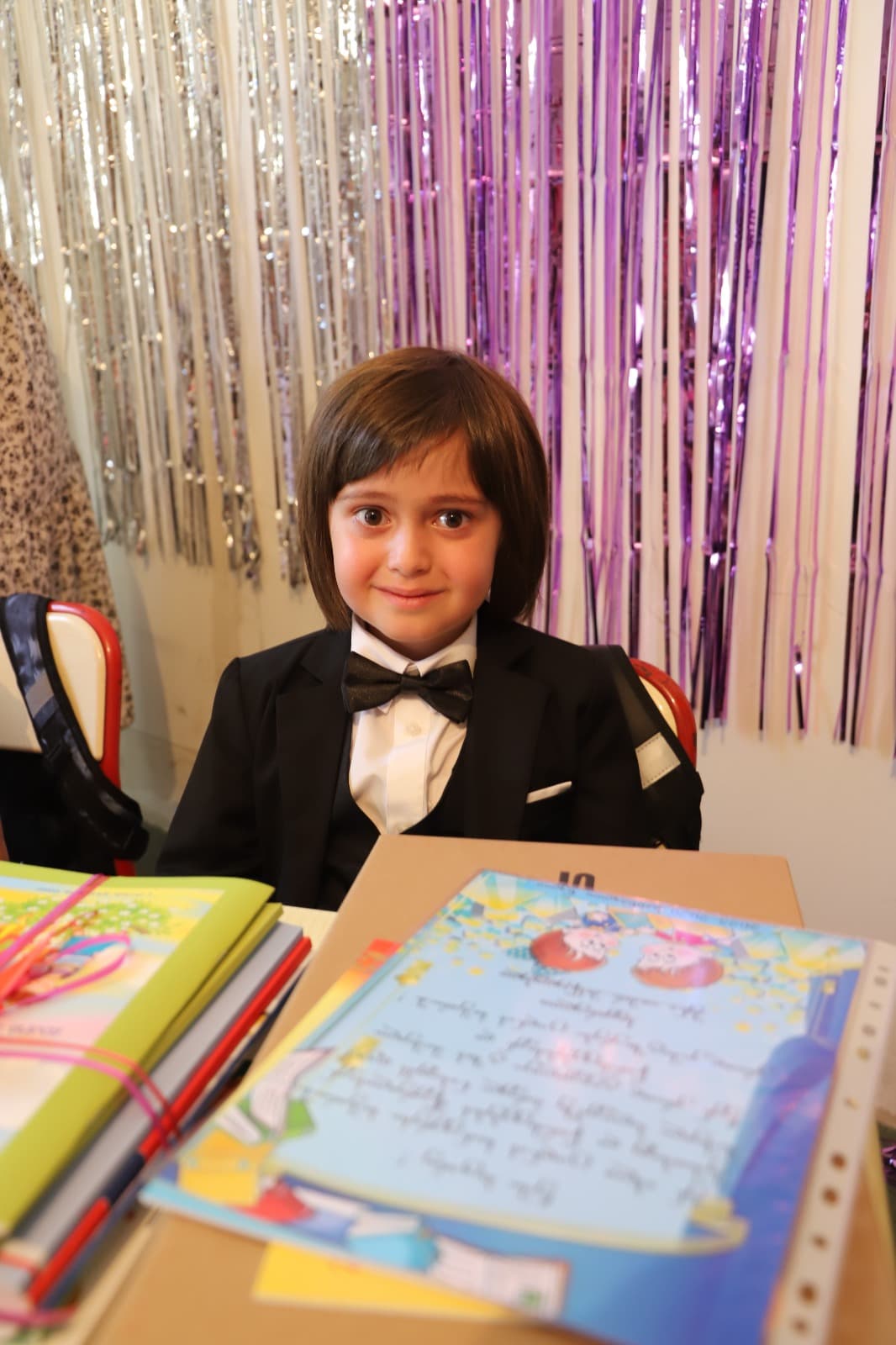 <p style="text-align: justify">თერჯოლის მუნიციპალიტეტის მერი მანუჩარ რობაქიძე ქალაქ თერჯოლის N2 საჯარო სკოლაში იმყოფებოდა, მან სკოლის პედაგოგებსა და მოსწავლეებს, ახალი სასწავლო წლის დაწყება მიულოცა და წარმატებები უსურვა.</p><p style="text-align: justify">"მინდა აღვნიშნო, რომ თერჯოლის მუნიციპალიტეტში წელს სულ 260 პირველკლასელი გვყავს. თითოეული მათგანი ჩვენი მომავლის საყრდენი, ჩვენი ძალა და იმედია. გულით მიხარია, თითოეული პატარა მოსწავლის არსებობა და ვუსურვებ, რომ ეს გზა მათთვის სავსე იყოს ახალი აღმოჩენებით, ბედნიერი მოგონებებით და წარმატებებით", - განაცხადა მანუჩარ რობაქიძემ.</p>