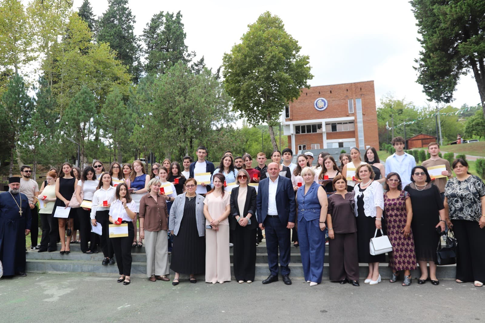 Frontnews image description