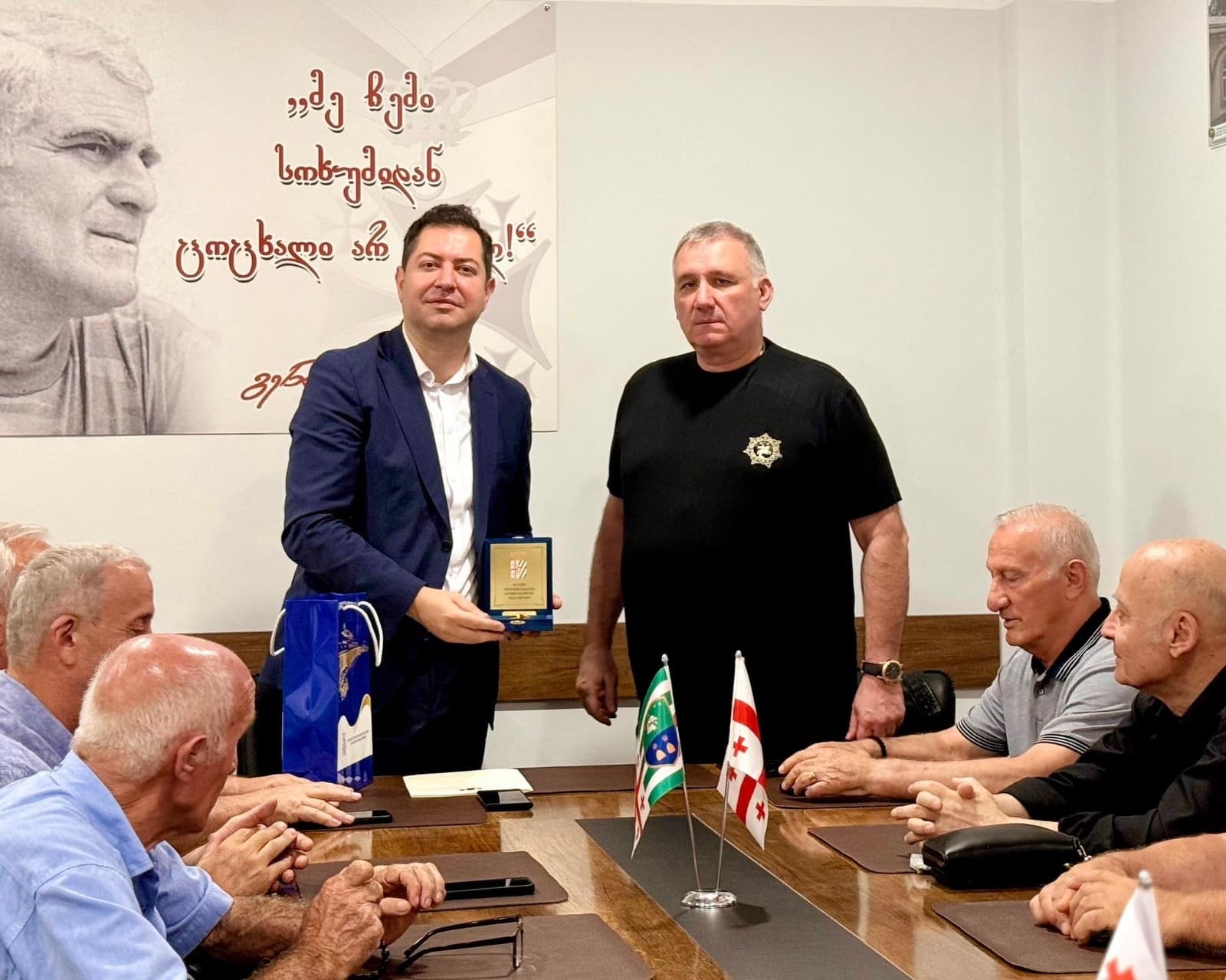 Frontnews image description