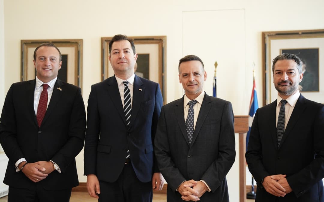 აფხაზეთის მთავრობის წევრები საბერძნეთში სამუშაო ვიზიტის ფარგლებში ათენის მერ ჰარის დუკასს შეხვდნენ