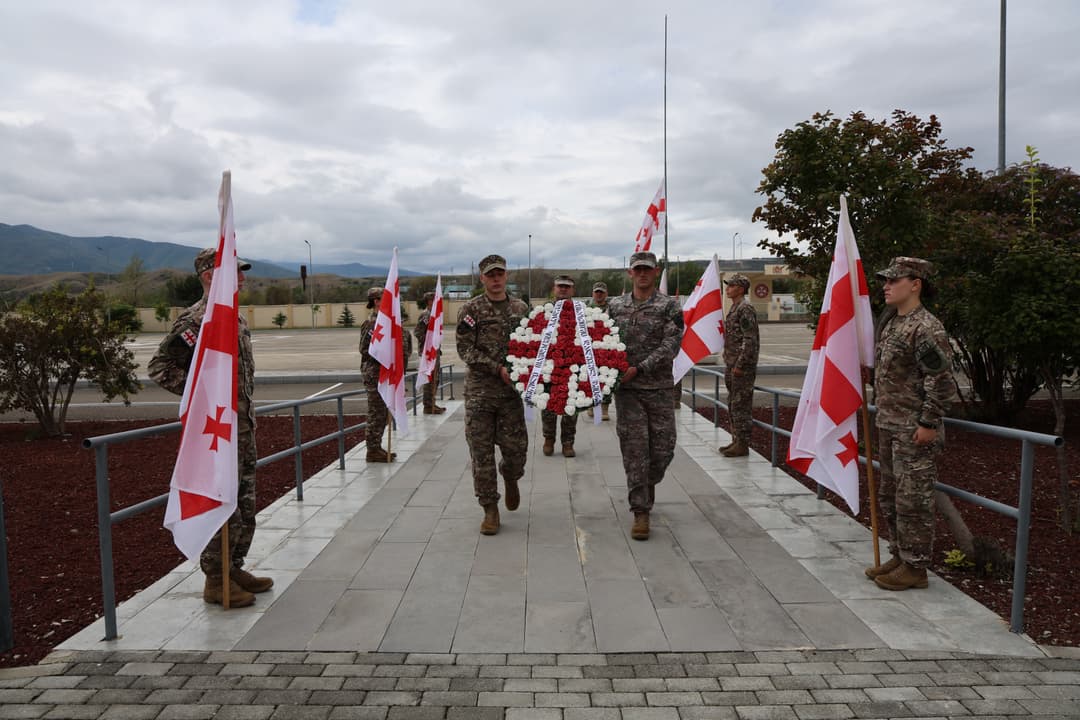 ეროვნული თავდაცვის აკადემიაში აფხაზეთის ომში დაღუპული გმირების ხსოვნას პატივი მიაგეს