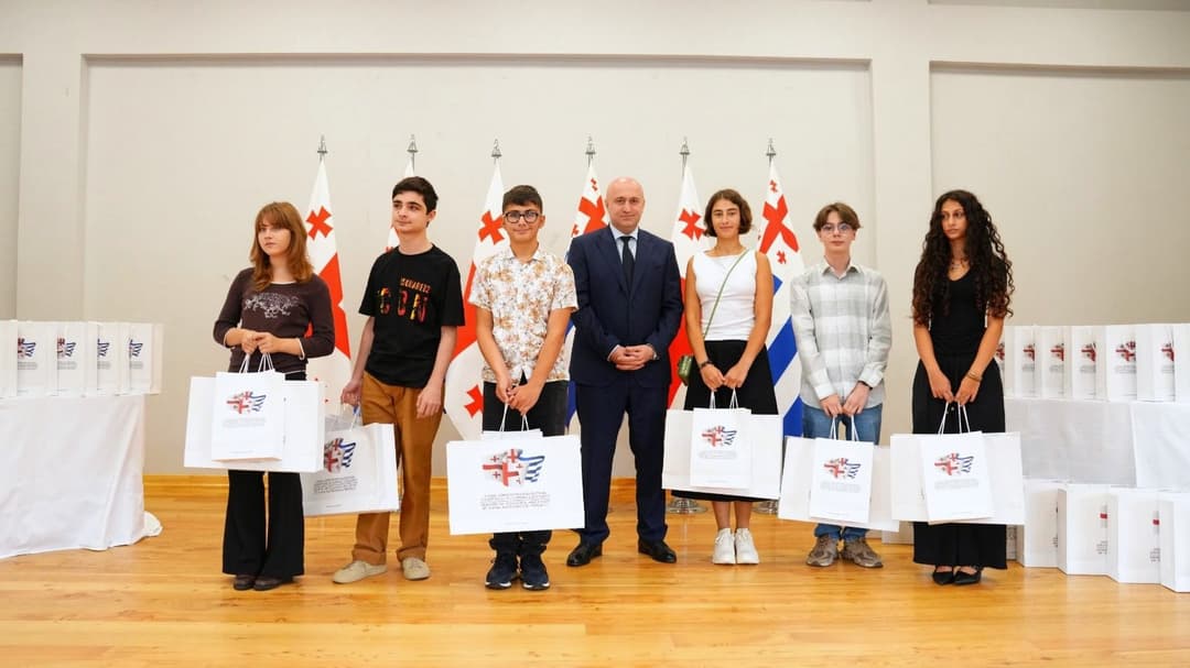 სულხან თამაზაშვილმა საგნობრივ ოლიმპიადებსა და კონკურსებში გამარჯვებული მოსწავლეები დააჯილდოვა