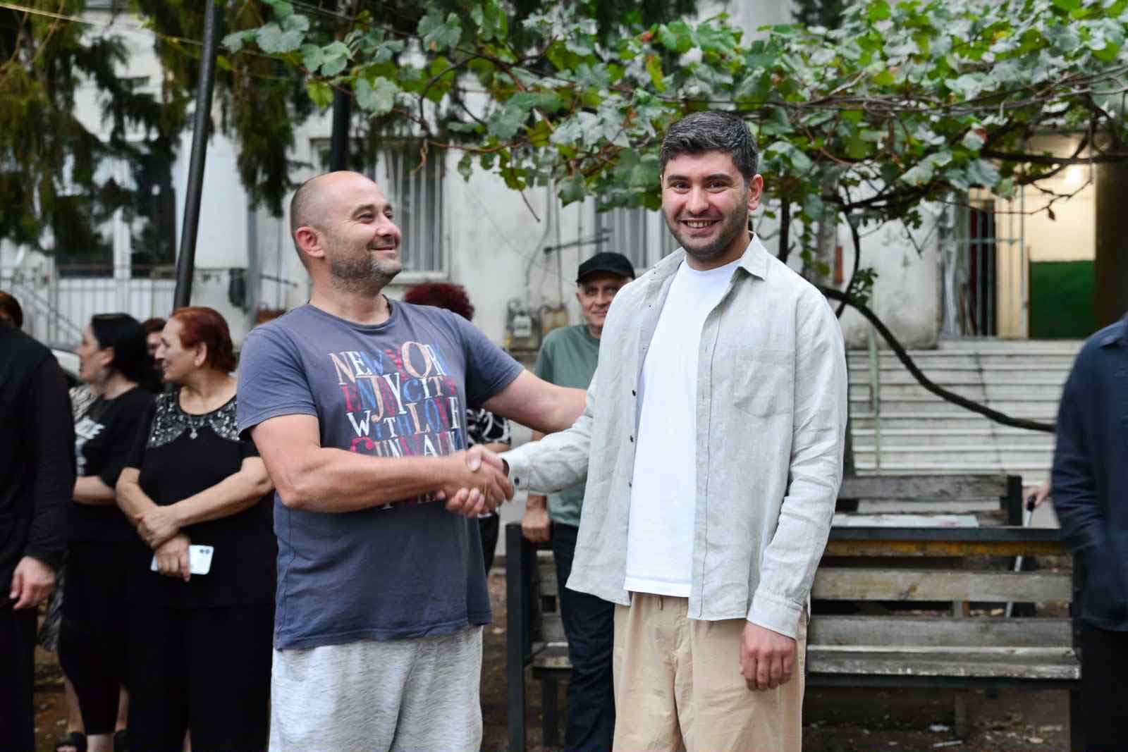 Frontnews image description