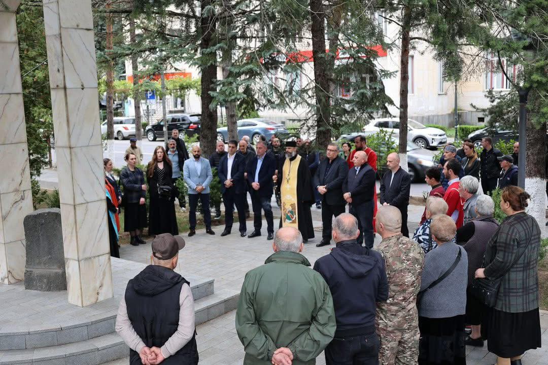 სამცხე-ჯავახეთის სახელმწიფო რწმუნებულმა ქვეყნის ერთიანობისთვის დაღუპულთა ხსოვნას პატივი მიაგო