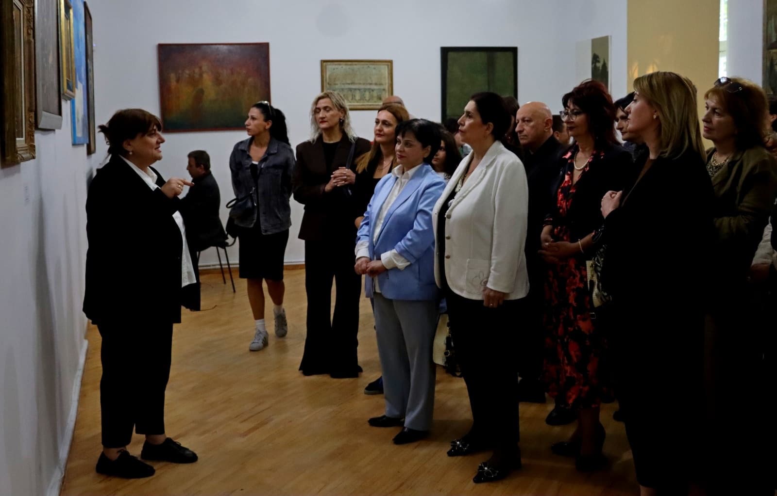 Frontnews image description