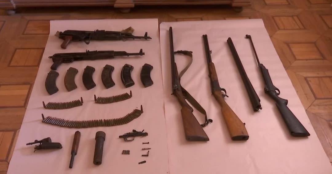 კახეთის პოლიციამ უკანონო ცეცხლსასროლი იარაღები და საბრძოლო მასალა ამოიღო, დაკავებულია ერთი პირი