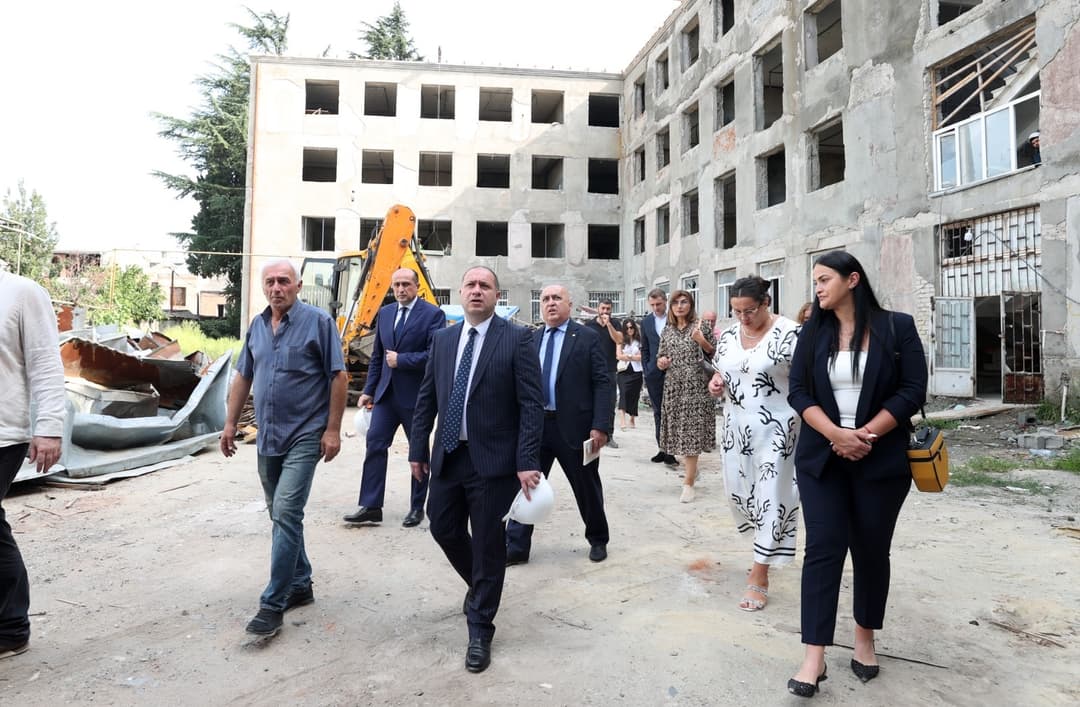 გივი მიქანაძე იმერეთის რეგიონში სასკოლო ინფრასტრუქტურის რეაბილიტაციის პროცესს გაეცნო
