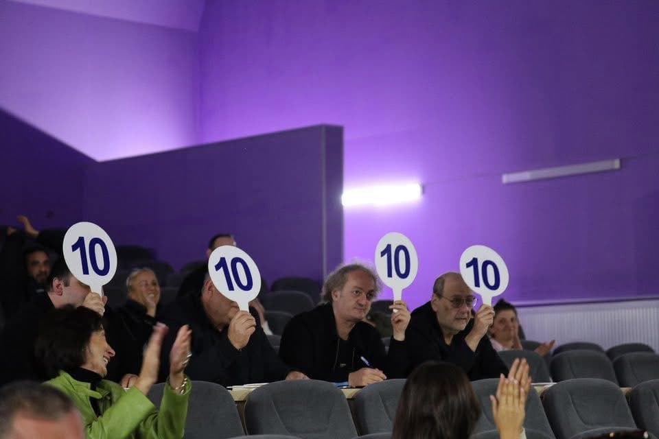 Frontnews image description