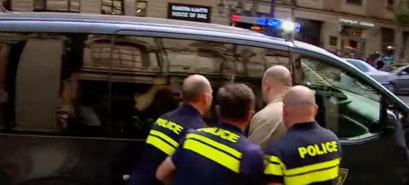 რუსთაველზე მიმდინარე საპროტესტო აქციაზე 16 ადამიანი დააკავეს