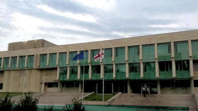 განსაკუთრებით დიდი ოდენობით ქრთამის აღების ფაქტზე დუშეთის, თიანეთის, მცხეთისა და ყაზბეგის მუნიციპალიტეტებში სახელმწიფო რწმუნებულის მოადგილე დააკავეს