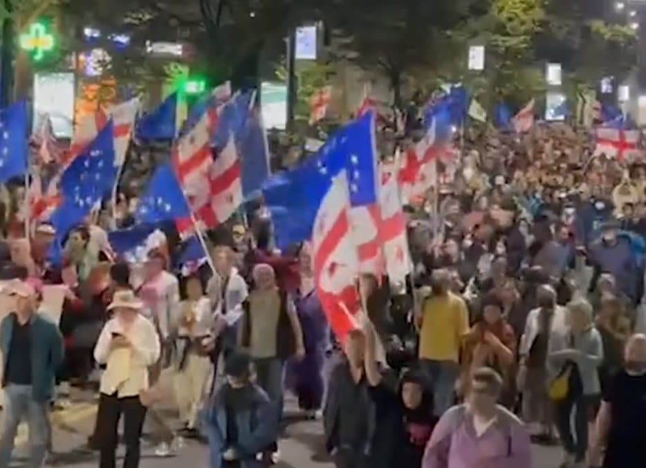 "არა რუსულ რეჟიმს, დაიცავი უვიზო" - საპროტესტო მსვლელობა თბილისში