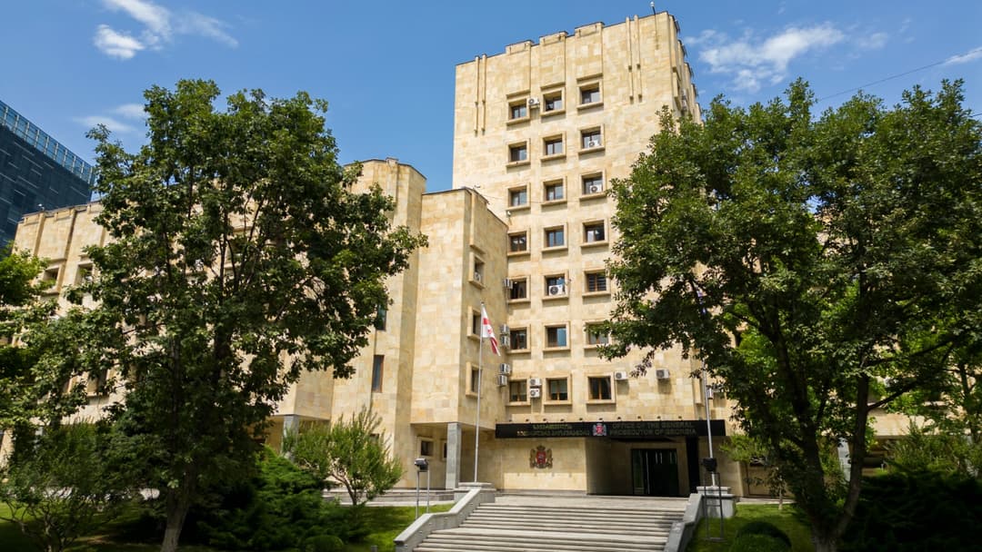 პროკურატურამ განსაკუთრებით დიდი ოდენობით საქონლის აქციზური მარკის გარეშე გამოშვებისა და შენახვის ფაქტებზე ოთხ პირს ბრალდება წარუდგინა