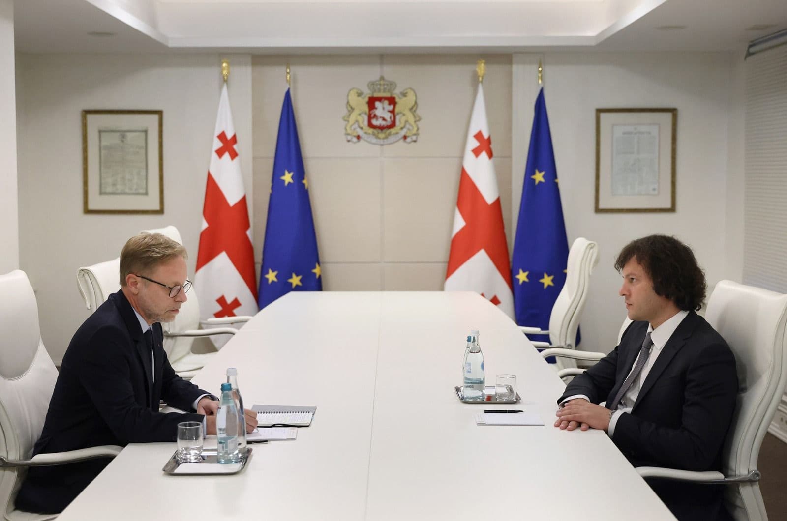 Frontnews image description