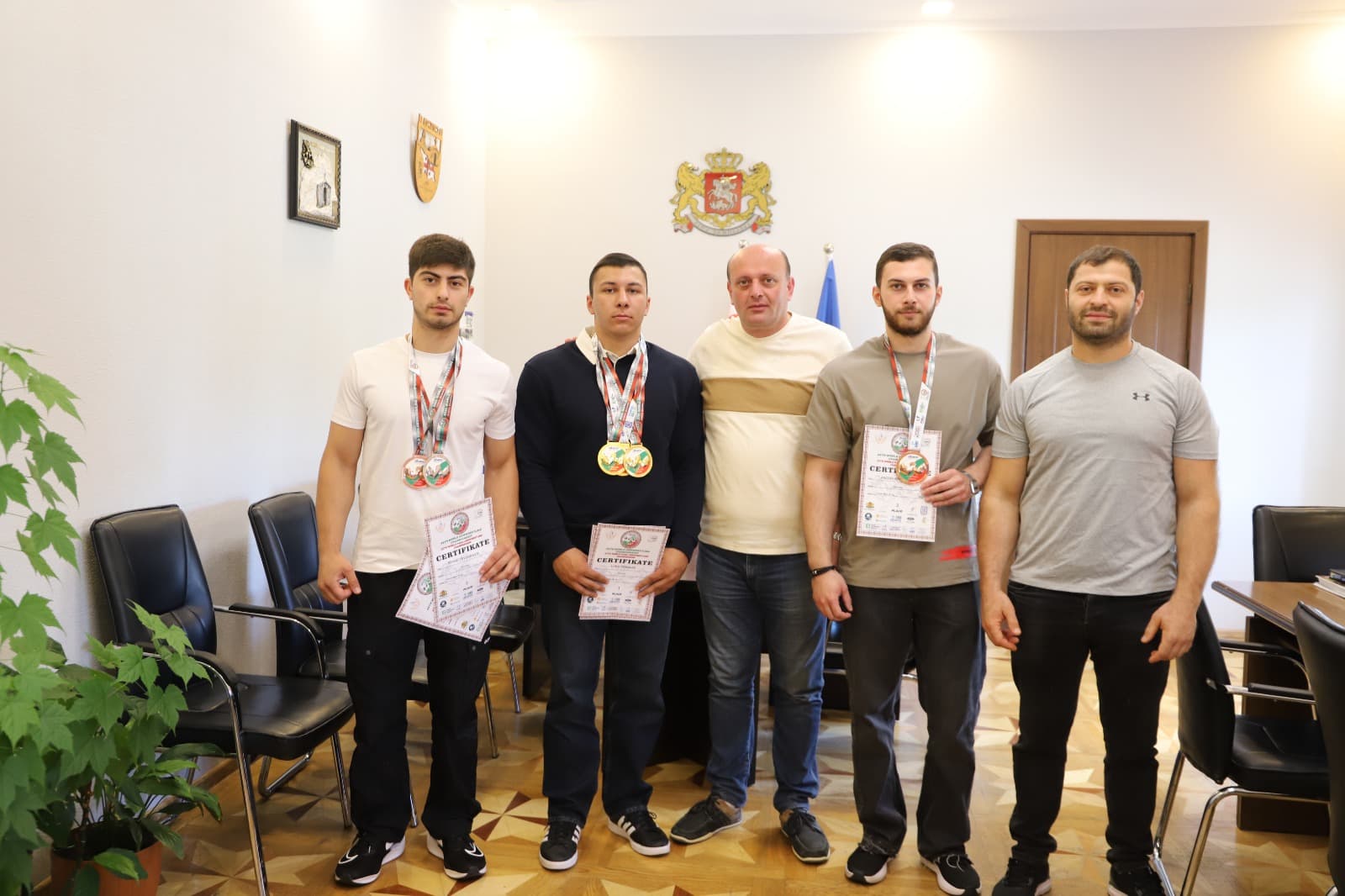 Frontnews image description