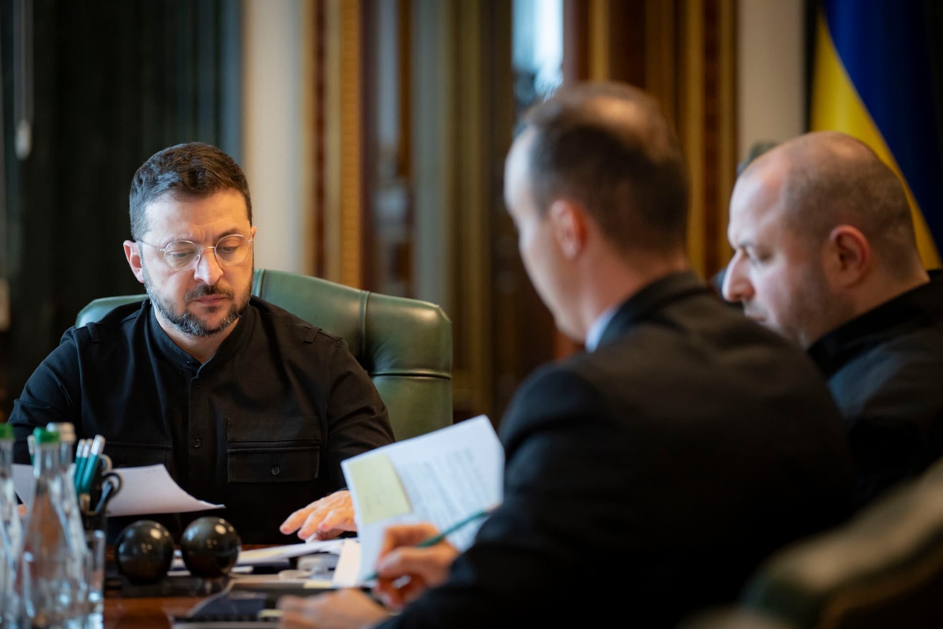 Frontnews image description