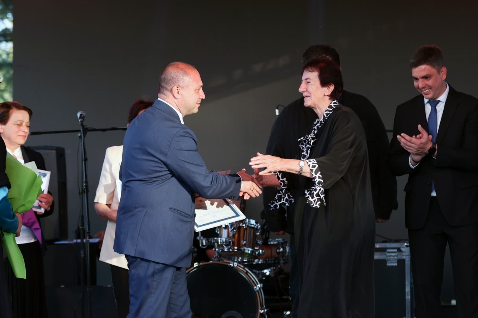 Frontnews image description