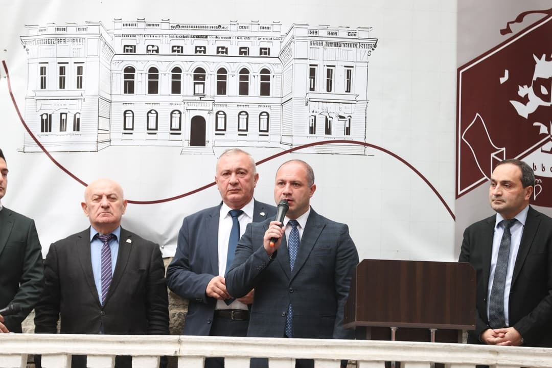 გივი მიქანაძემ ქუთაისის აკაკი წერეთლის სახელმწიფო უნივერსიტეტის სტუდენტებსა და პროფესორ-მასწავლებლებს სასწავლო წლის დაწყება მიულოცა