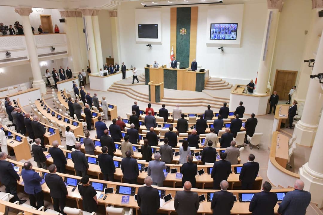 პარლამენტის საშემოდგომო სესია სახელმწიფო ჰიმნით გაიხსნა