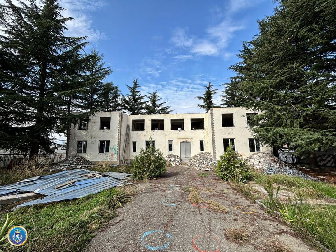 სახელმწიფოს კუთვნილი ქონების მოტყუებით დაუფლებისა და უკანონო შემოსავლის ლეგალიზაციის ფაქტებზე ორი პირი დააკავეს